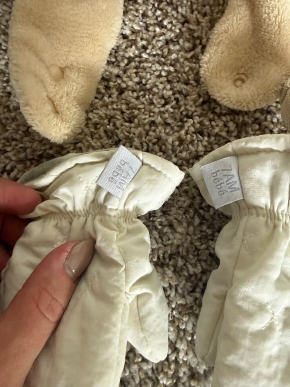 7AM Enfant | White Cub Set | Mittens & Hat 6-12M - Picture 2 of 2